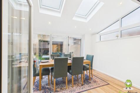 EweMove Estate Agents Basingstoke - The Coach Road