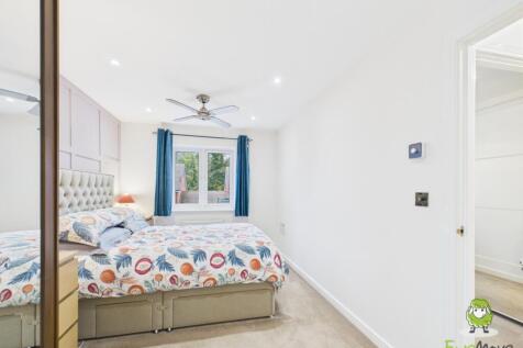 EweMove Estate Agents Basingstoke - The Coach Road