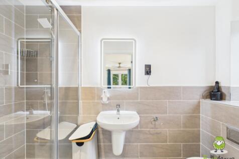 EweMove Estate Agents Basingstoke - The Coach Road