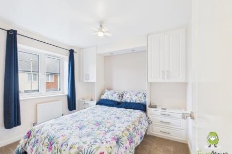 EweMove Estate Agents Basingstoke - The Coach Road