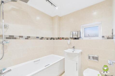 EweMove Estate Agents Basingstoke - The Coach Road