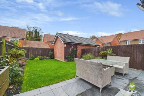 EweMove Estate Agents Basingstoke - The Coach Road