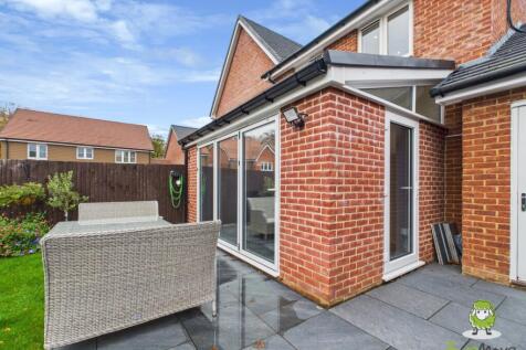 EweMove Estate Agents Basingstoke - The Coach Road