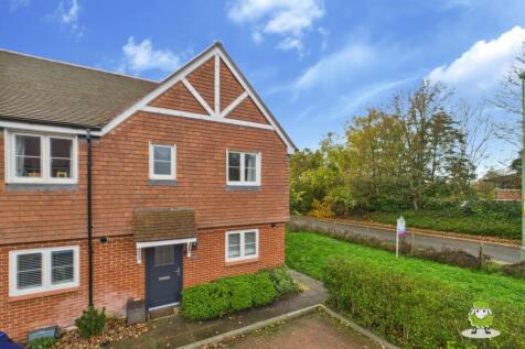 EweMove Estate Agents Basingstoke - Fishbourne Gar
