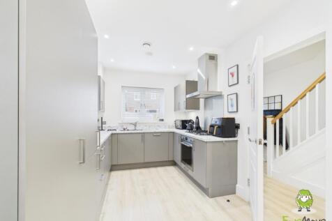 EweMove Estate Agents Basingstoke - Fishbourne Gar