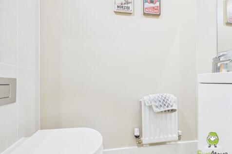 EweMove Estate Agents Basingstoke - Fishbourne Gar