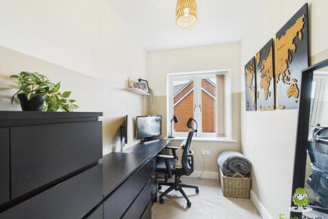 EweMove Estate Agents Basingstoke - Fishbourne Gar