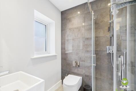 EweMove Estate Agents Basingstoke - Fishbourne Gar