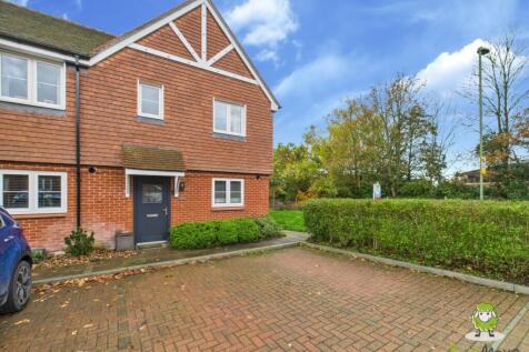 EweMove Estate Agents Basingstoke - Fishbourne Gar