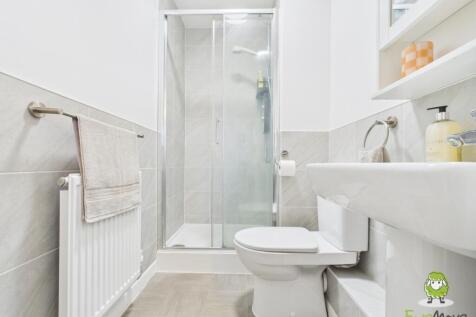 EweMove Estate Agents Basingstoke - Leander Court 