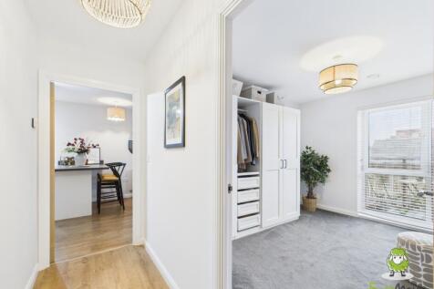 EweMove Estate Agents Basingstoke - Leander Court 