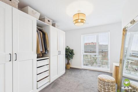 EweMove Estate Agents Basingstoke - Leander Court 