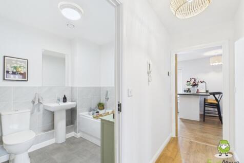 EweMove Estate Agents Basingstoke - Leander Court 