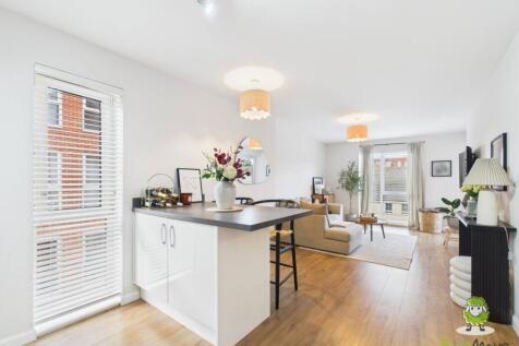 EweMove Estate Agents Basingstoke - Leander Court 