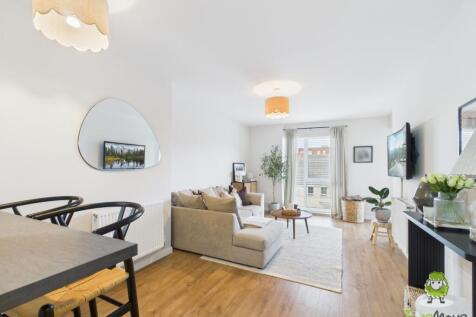 EweMove Estate Agents Basingstoke - Leander Court 