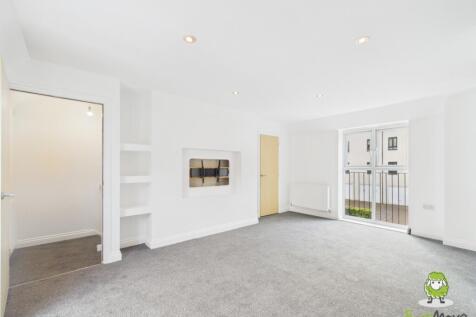 EweMove Estate Agents Basingstoke - Sinclair Drive