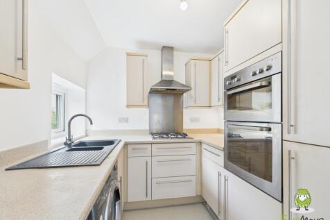 EweMove Estate Agents Basingstoke - Sinclair Drive