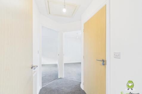 EweMove Estate Agents Basingstoke - Sinclair Drive