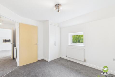 EweMove Estate Agents Basingstoke - Sinclair Drive