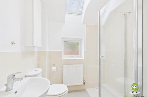 EweMove Estate Agents Basingstoke - Sinclair Drive