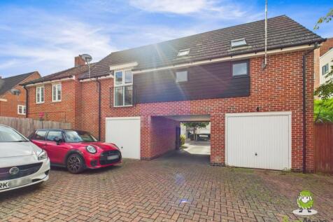 EweMove Estate Agents Basingstoke - Sinclair Drive