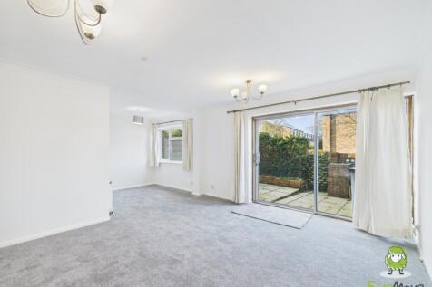 EweMove Estate Agents Basingstoke - Ribble Way - L