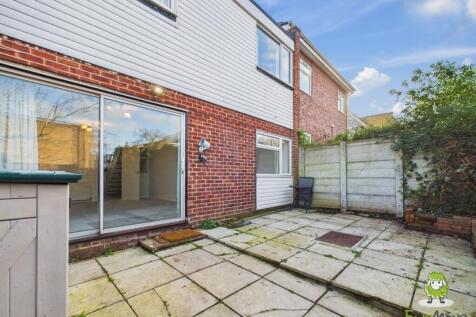 EweMove Estate Agents Basingstoke - Ribble Way - G