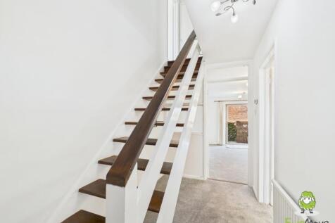 EweMove Estate Agents Basingstoke - Ribble Way - H