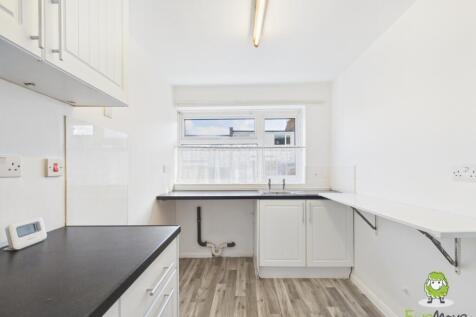 EweMove Estate Agents Basingstoke - Ribble Way - K