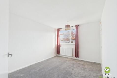 EweMove Estate Agents Basingstoke - Ribble Way - B