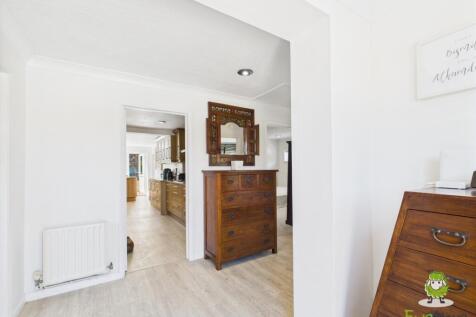 EweMove Basingstoke Estate Agents - 24 Byfleet Ave