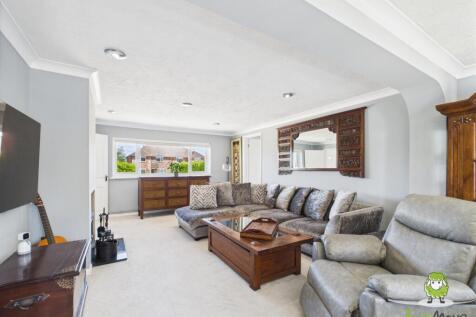 EweMove Basingstoke Estate Agents - 24 Byfleet Ave