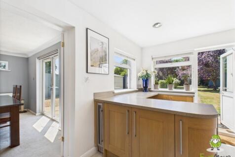 EweMove Basingstoke Estate Agents - 24 Byfleet Ave