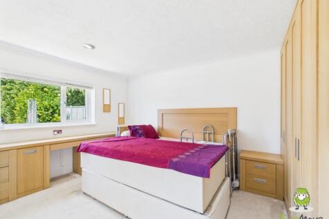EweMove Basingstoke Estate Agents - 24 Byfleet Ave