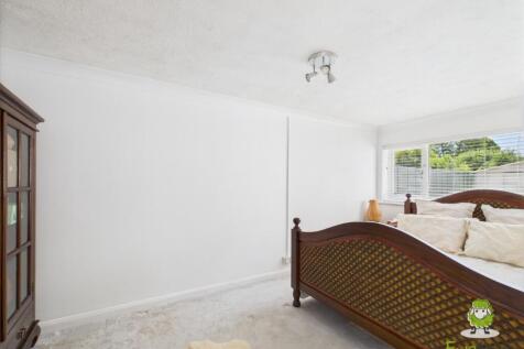 EweMove Basingstoke Estate Agents - 24 Byfleet Ave