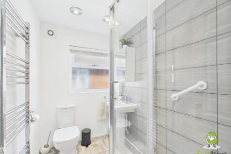 EweMove Basingstoke Estate Agents - 24 Byfleet Ave