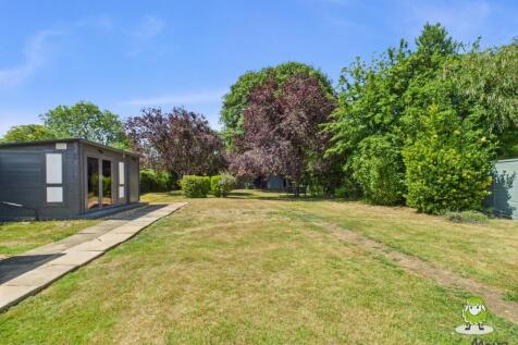EweMove Basingstoke Estate Agents - 24 Byfleet Ave