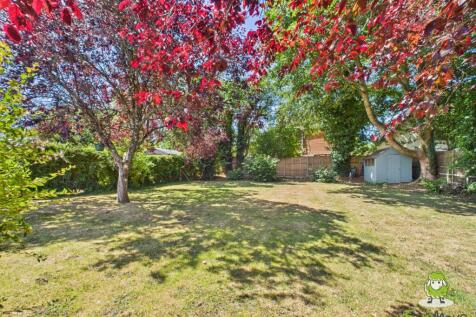 EweMove Basingstoke Estate Agents - 24 Byfleet Ave