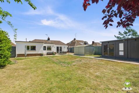 EweMove Basingstoke Estate Agents - 24 Byfleet Ave