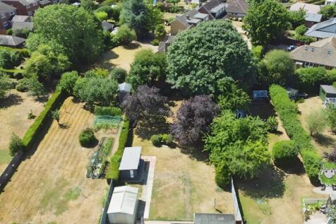 EweMove Basingstoke Estate Agents - 24 Byfleet Ave