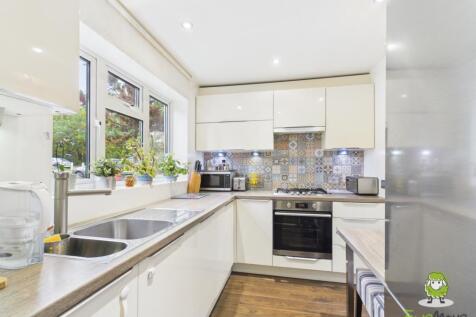 EweMove Estate Agents Basingstoke - Ajax Close - K