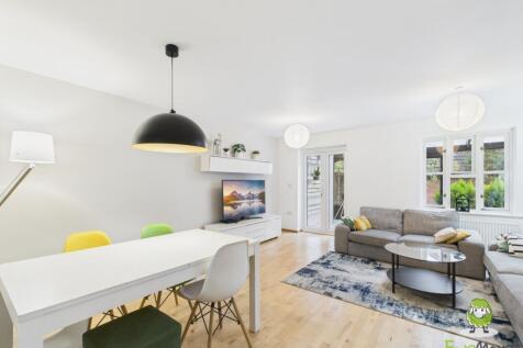 EweMove Estate Agents Basingstoke - Ajax Close - L