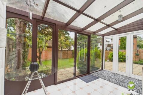 EweMove Estate Agents Basingstoke - Ajax Close - C