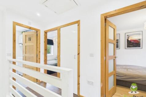 EweMove Estate Agents Basingstoke - Ajax Close - L