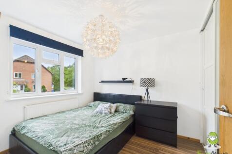 EweMove Estate Agents Basingstoke - Ajax Close - B