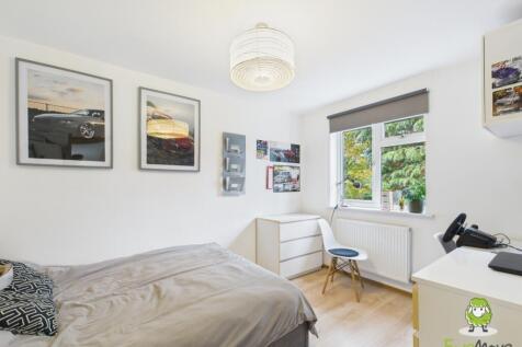 EweMove Estate Agents Basingstoke - Ajax Close - B