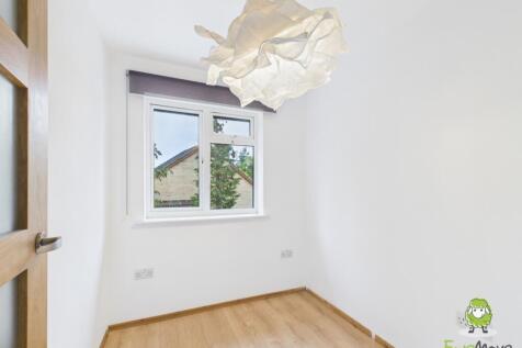 EweMove Estate Agents Basingstoke - Ajax Close - B