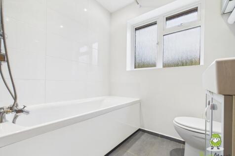 EweMove Estate Agents Basingstoke - Ajax Close - B