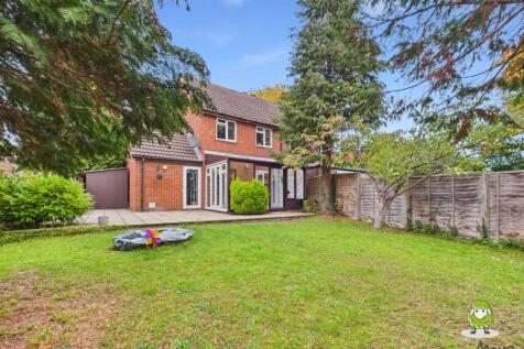 EweMove Estate Agents Basingstoke - Ajax Close -Ga