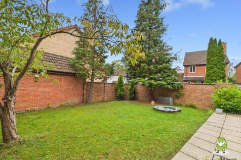 EweMove Estate Agents Basingstoke - Ajax Close -Ga